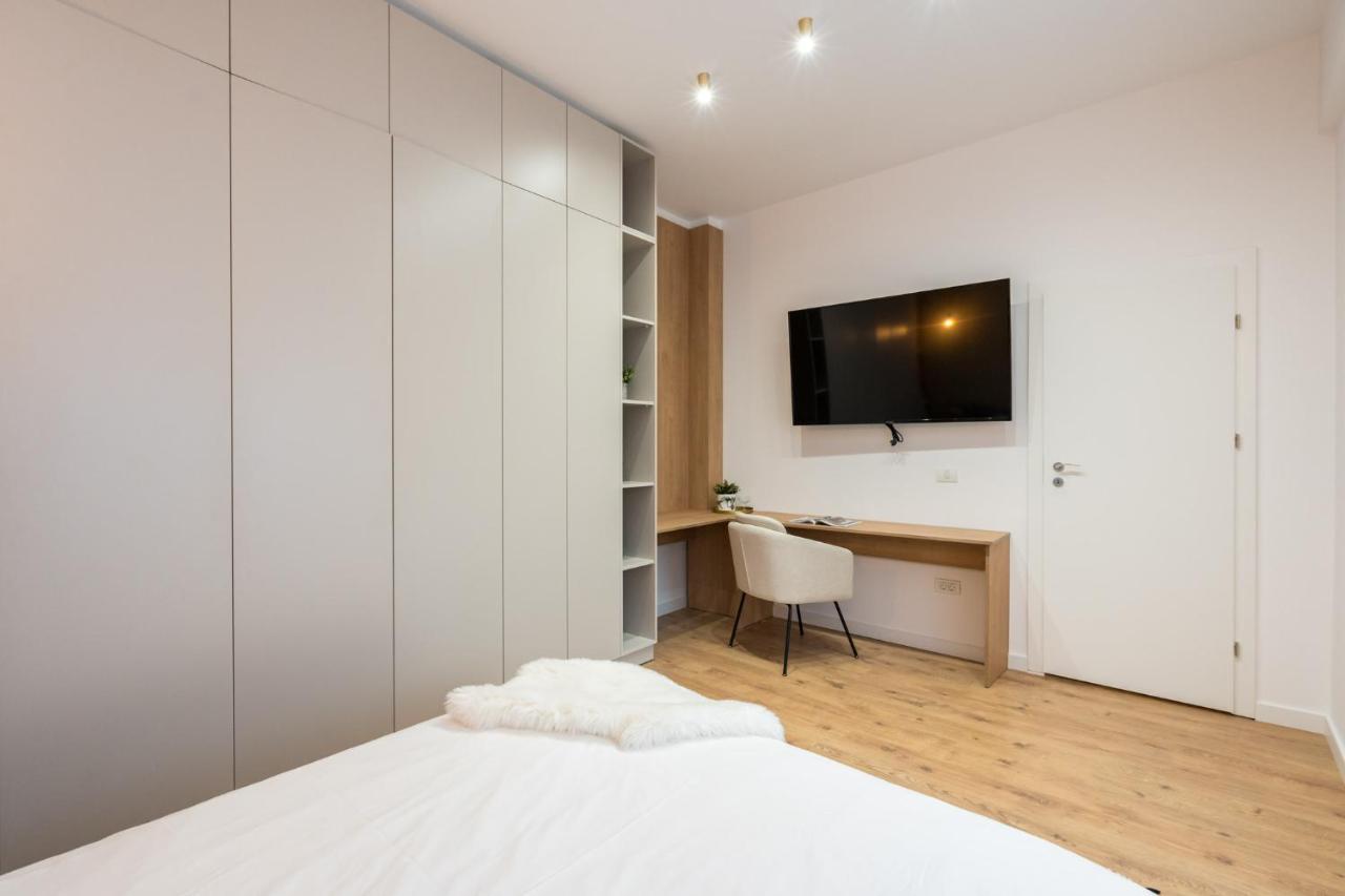 Crystal 3Bdr Apartment In Center Bukarest Exterior foto